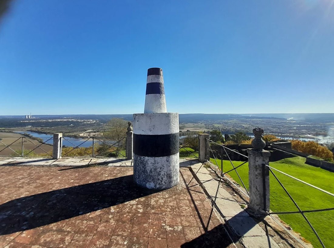 Panteão dos Almeida, Portugal